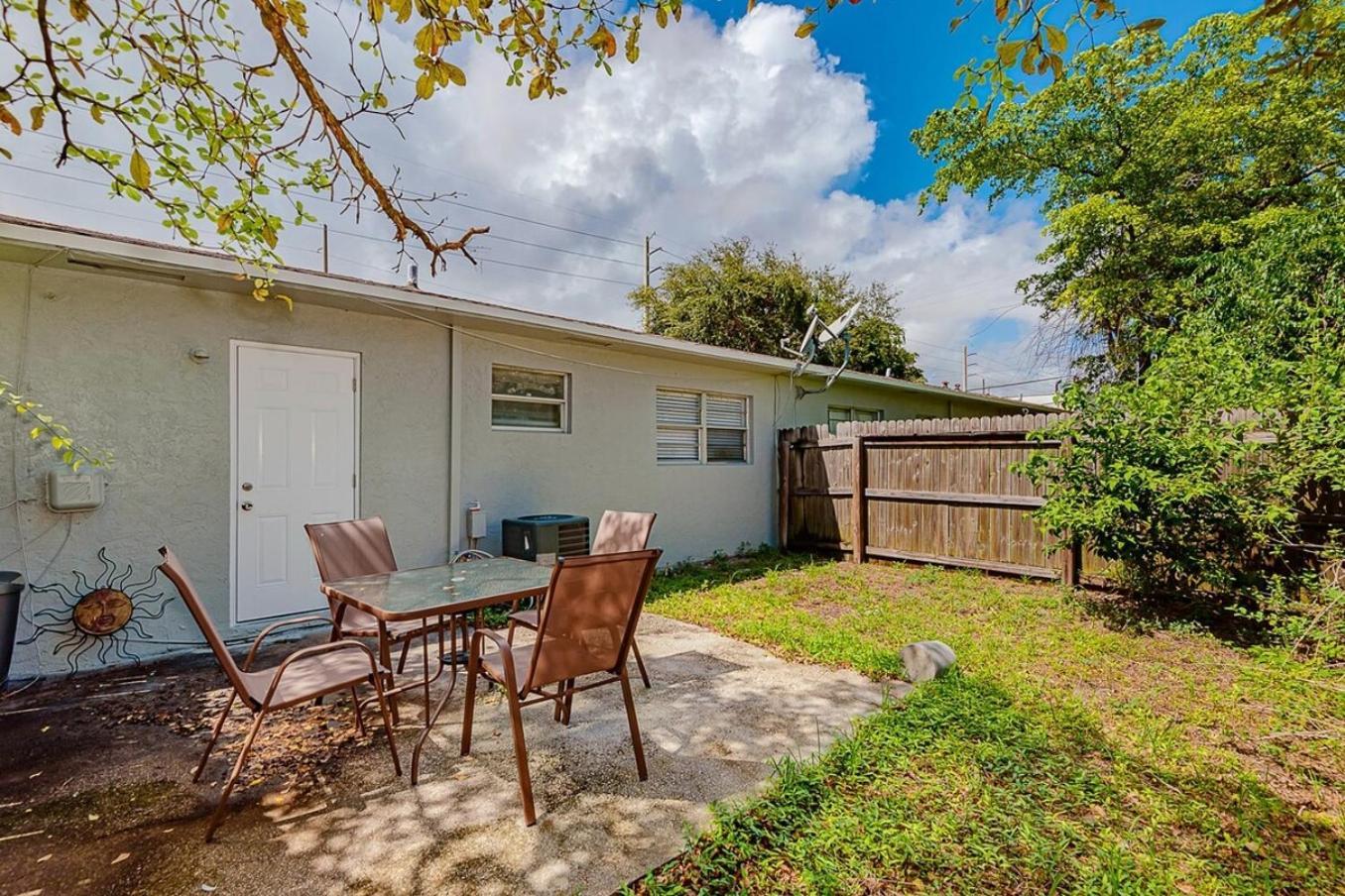 2 Bedroom House Minutes From Beach And Casino Db1 Dania Beach Esterno foto